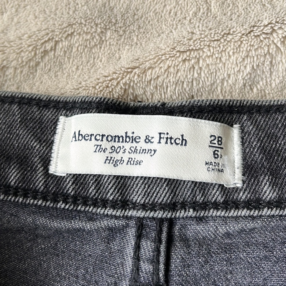 Abercrombie & Fitch The 90’s Skinny High Rise Jeans - Picture 8 of 13